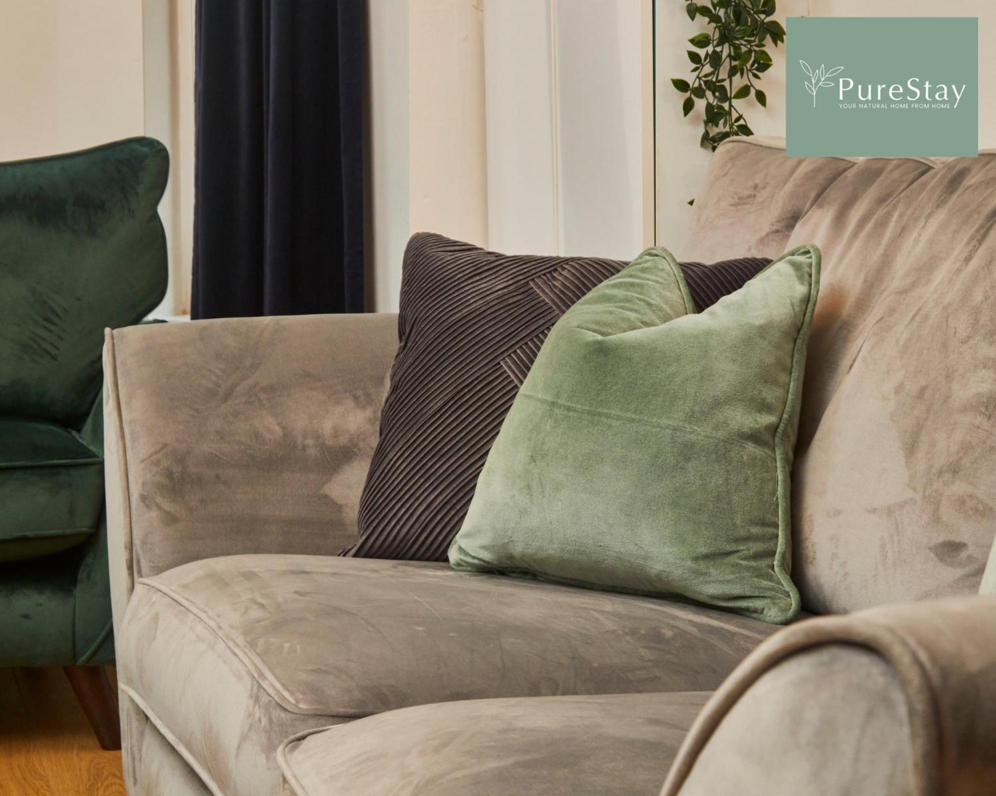 Big Contractor House With 6 Beds & Free Parking By Purestay - 7 Night Min! Casa de férias