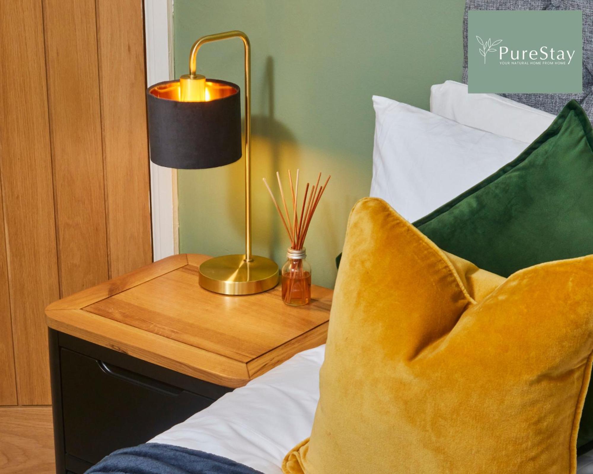 Big Contractor House With 6 Beds & Free Parking By Purestay - 7 Night Min!
