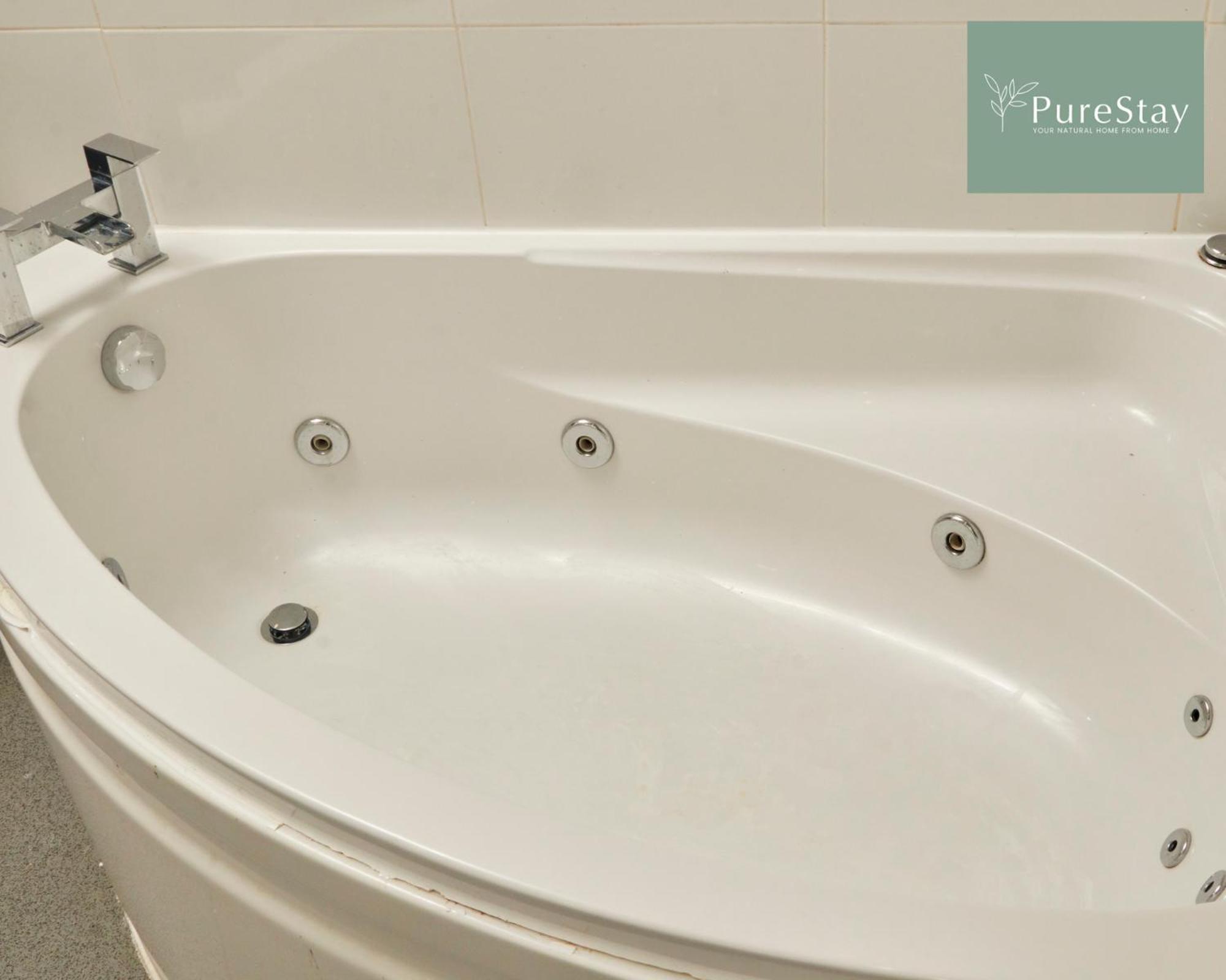 Big Contractor House With 6 Beds & Free Parking By Purestay - 7 Night Min! Casa de férias