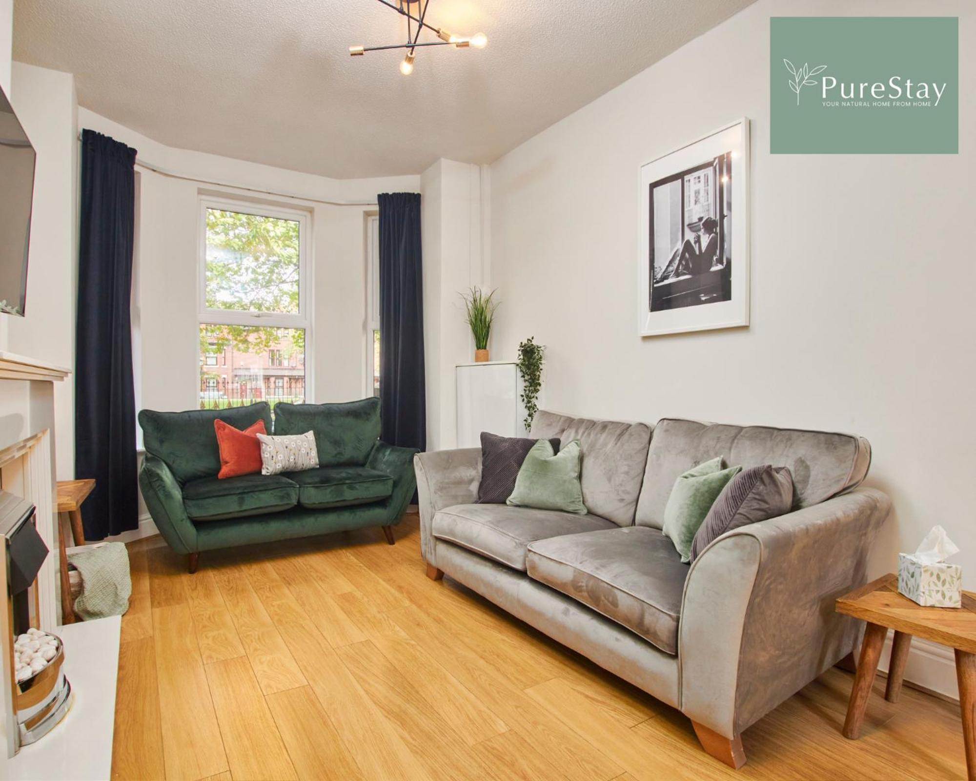 Casa de férias Big Contractor House With 6 Beds & Free Parking By Purestay - 7 Night Min!