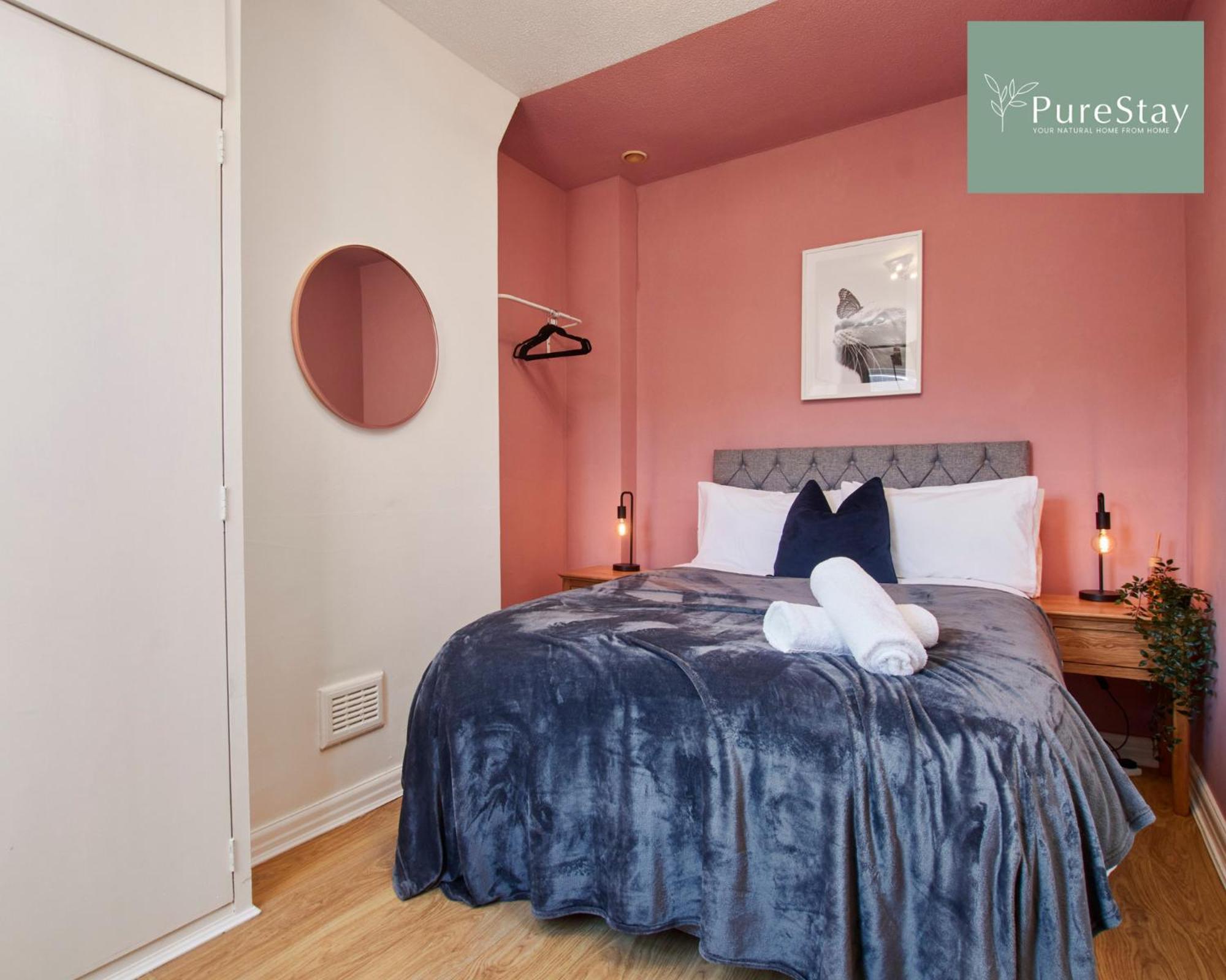 Casa de férias Big Contractor House With 6 Beds & Free Parking By Purestay - 7 Night Min! Manchester