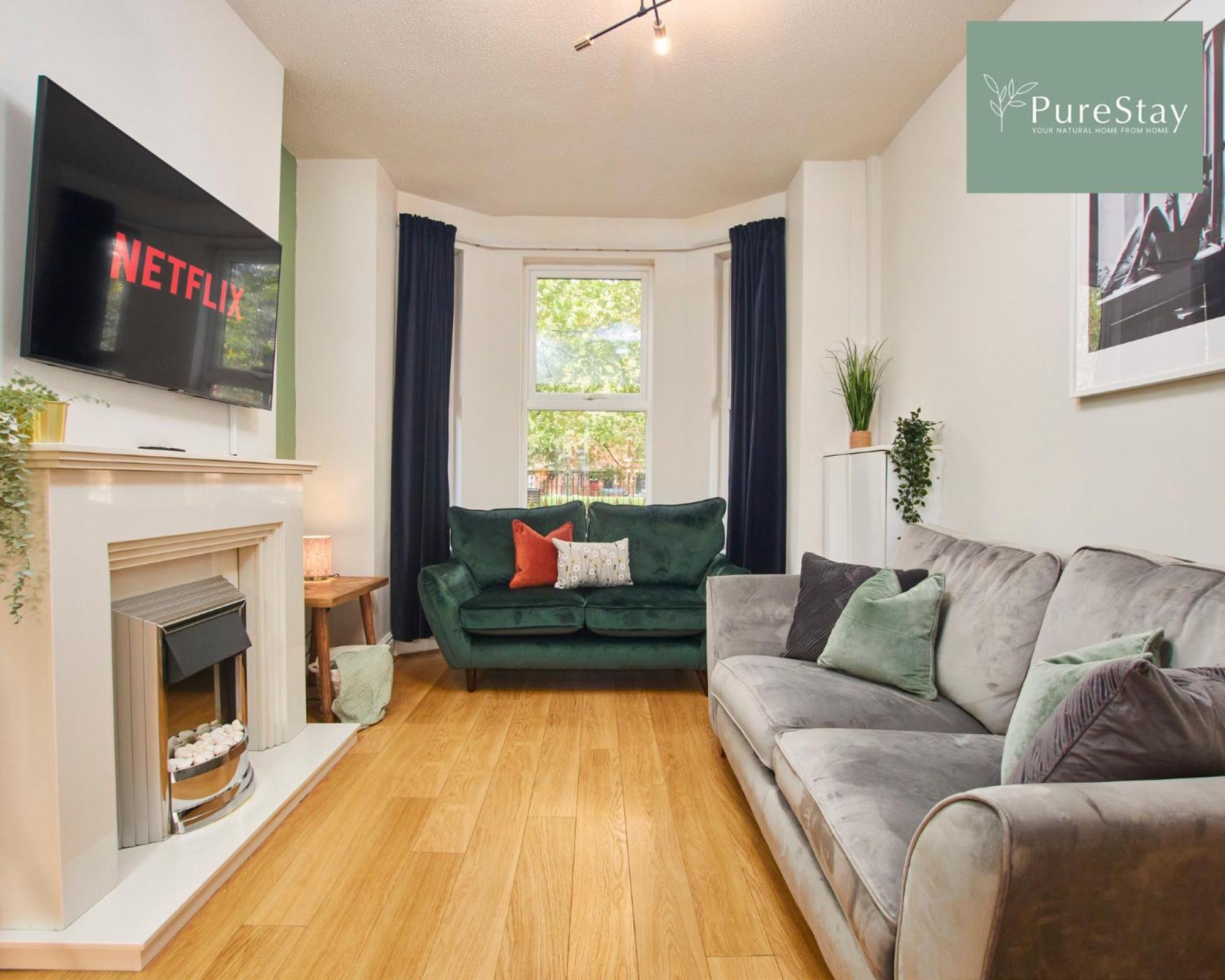 Big Contractor House With 6 Beds & Free Parking By Purestay - 7 Night Min! Casa de férias *