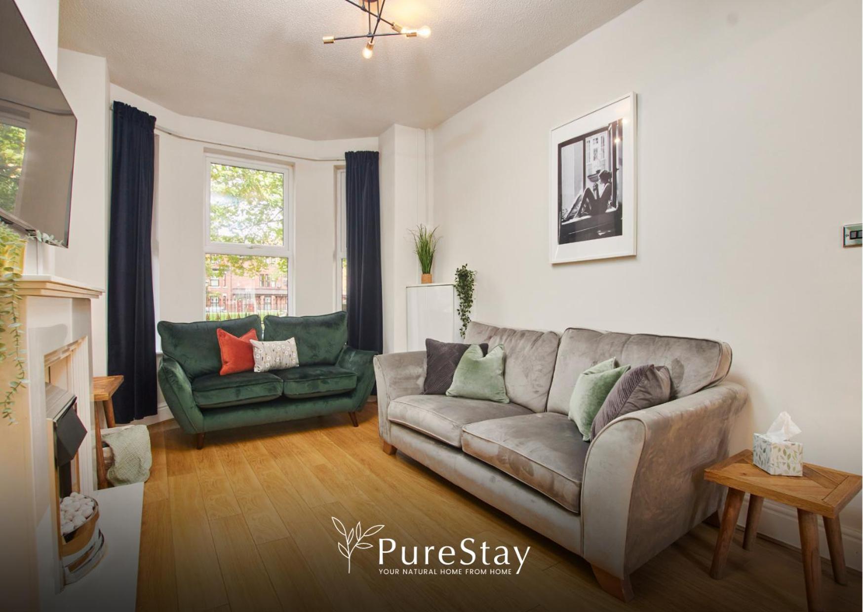 Big Contractor House With 6 Beds & Free Parking By Purestay - 7 Night Min! Casa de férias Manchester