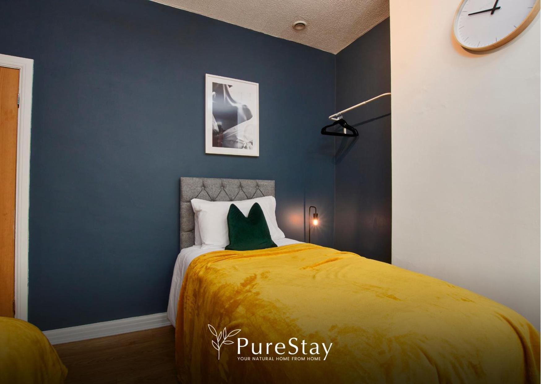 Casa de férias Big Contractor House With 6 Beds & Free Parking By Purestay - 7 Night Min! *